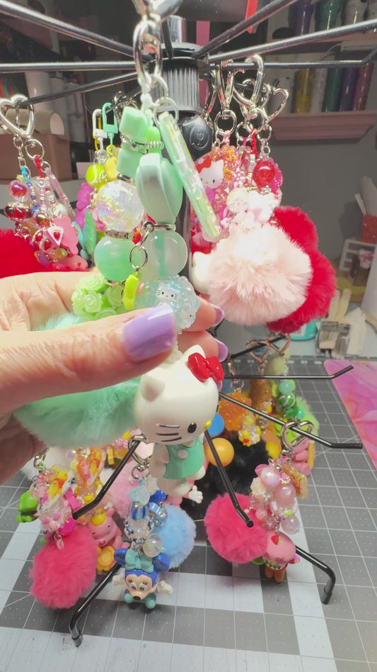 HELLO KITTY GREEN BAG CHARM